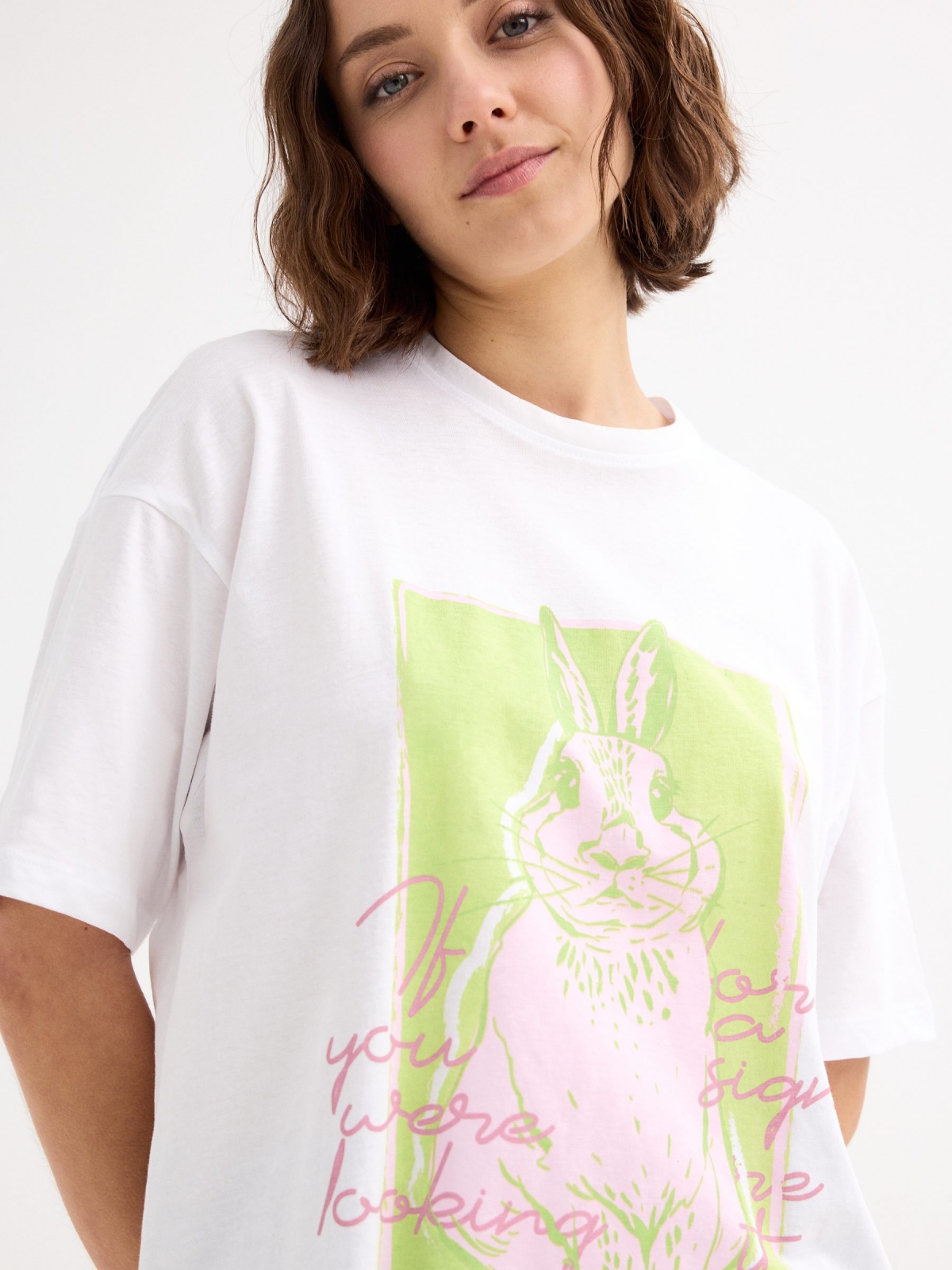 Camiseta de manga curta Rabbit branco vista detalhe