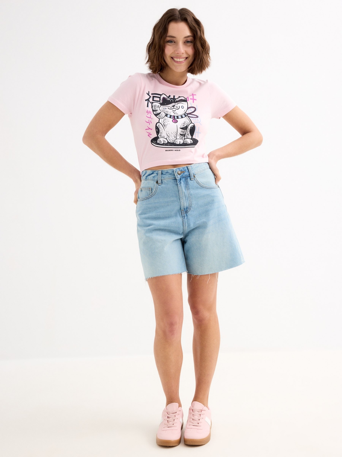 Short sleeve crop top Lucky Cat light pink general front view