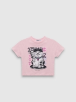 %Pto% Camiseta cropped manga curta Gato da Fortuna rosa claro vista frontal