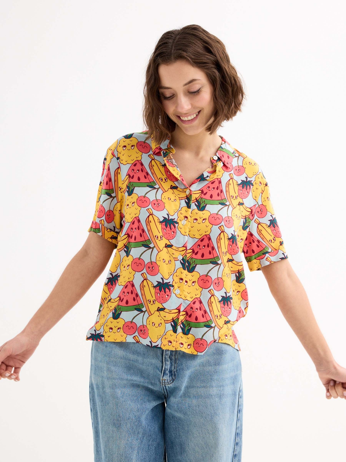 Camisa manga curta crop Frutas multicolorido vista detalhe