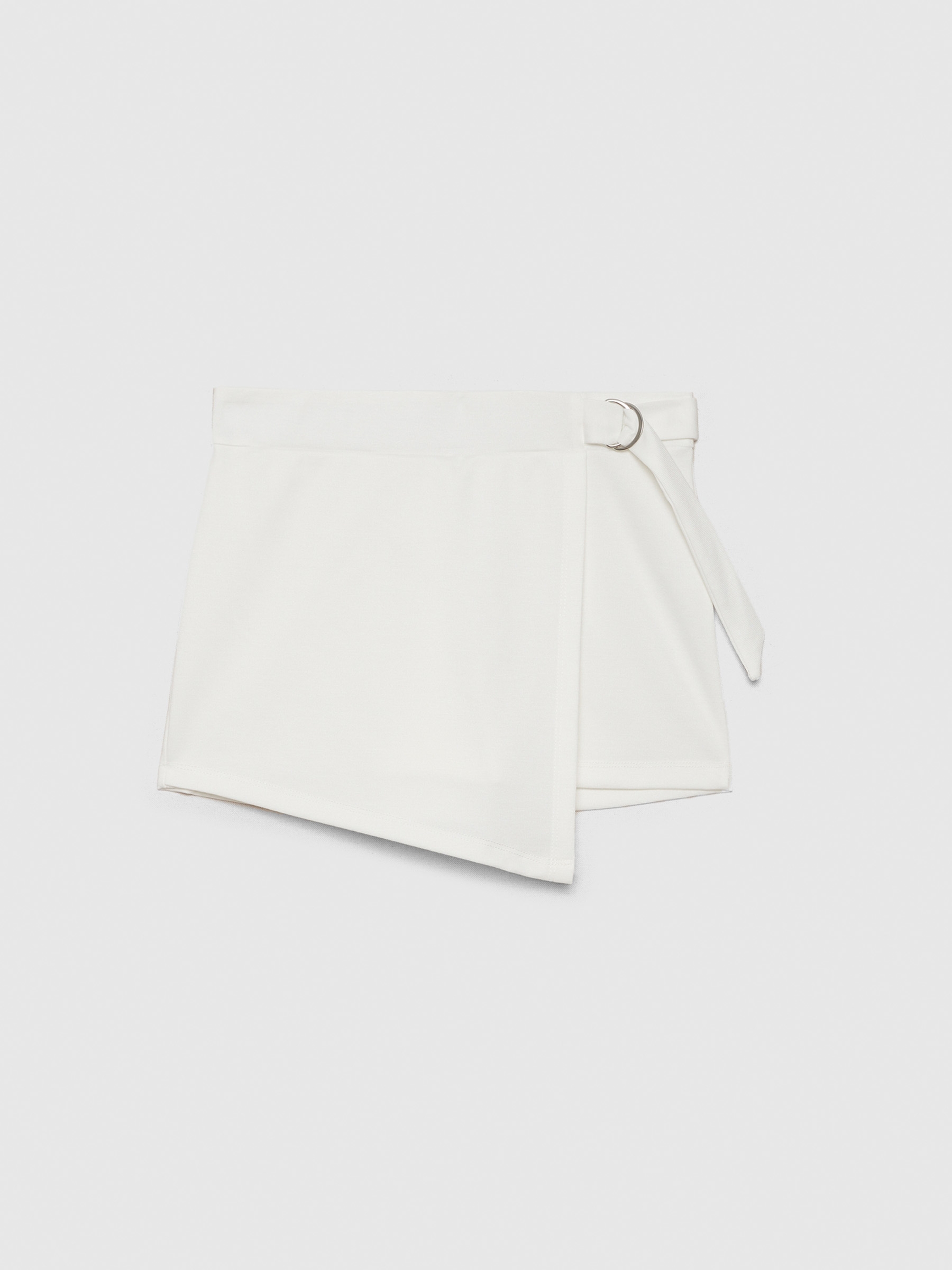Calça saia fivela metálica branco vista meia frontal