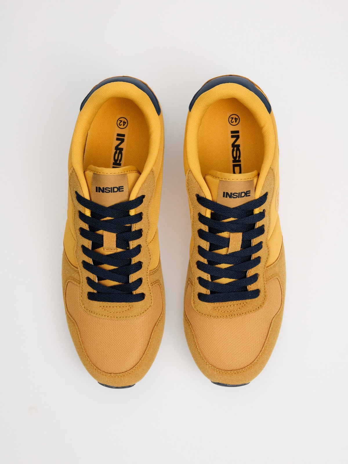 Casual low mustard sneakers mustard zenithal view