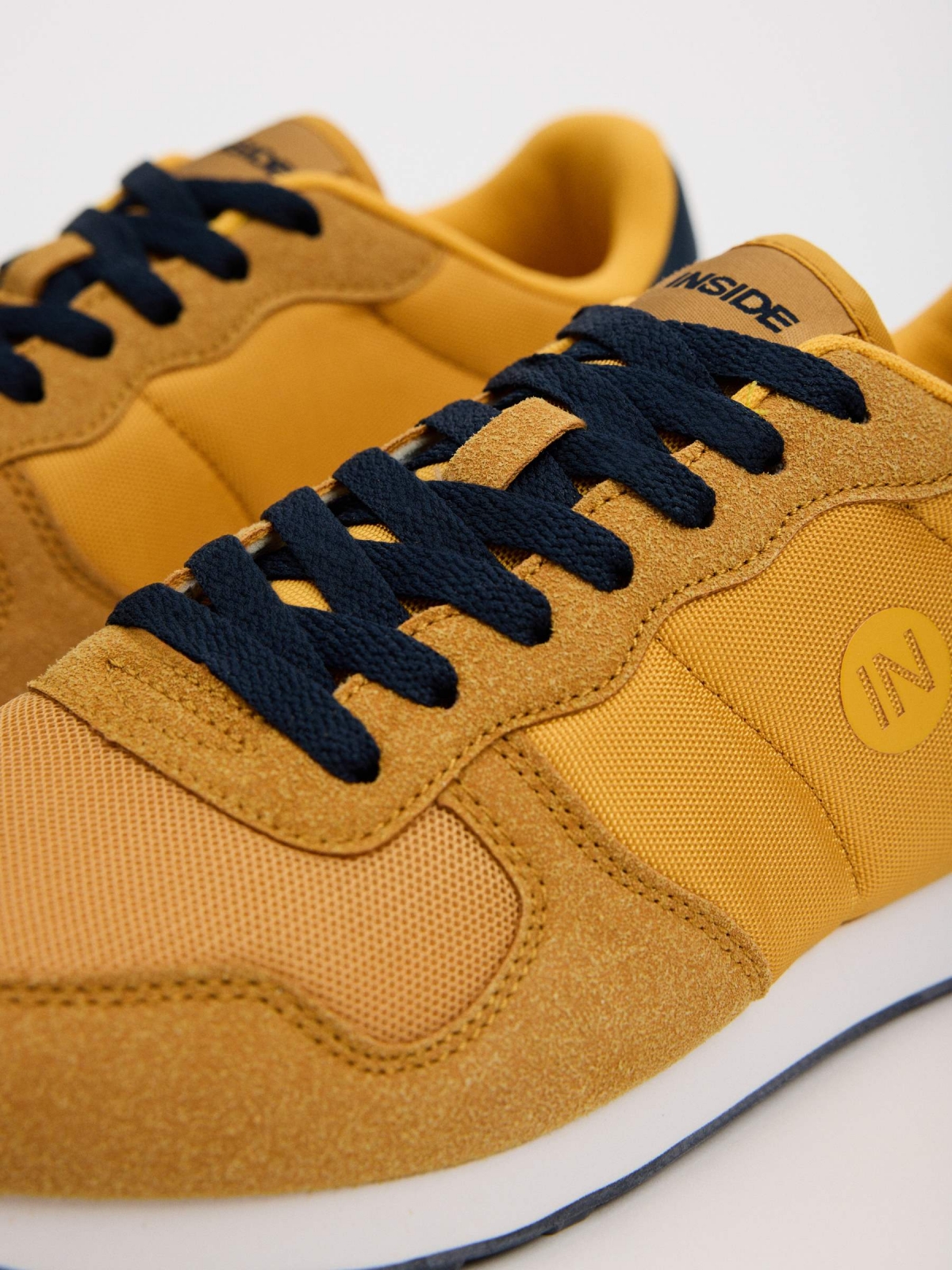 Casual low mustard sneakers mustard detail view