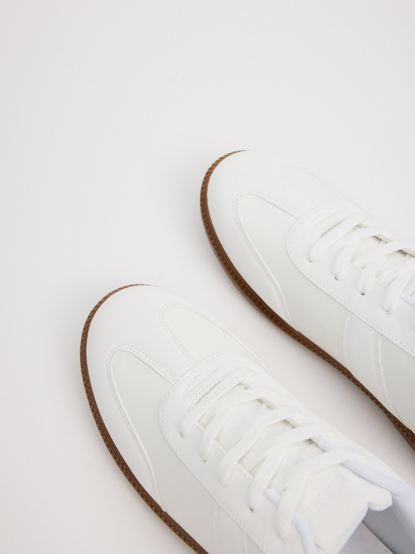 White retro low-top sneakers white detail view