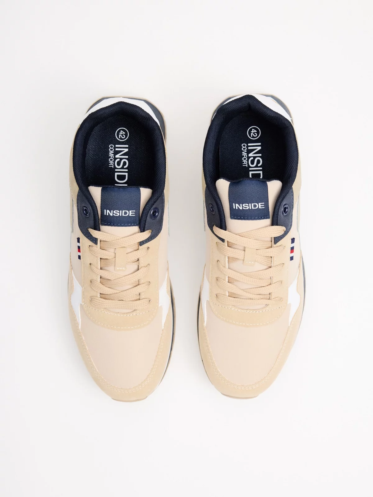 Casual low sneakers sand sand zenithal view