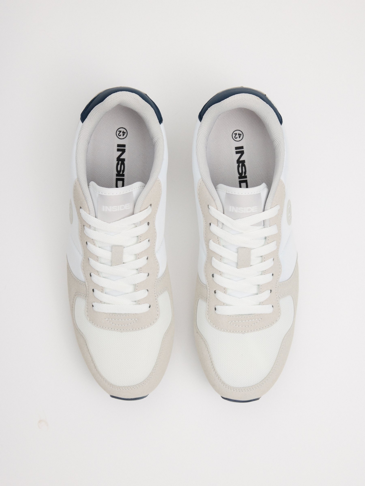 White casual low sneakers white zenithal view