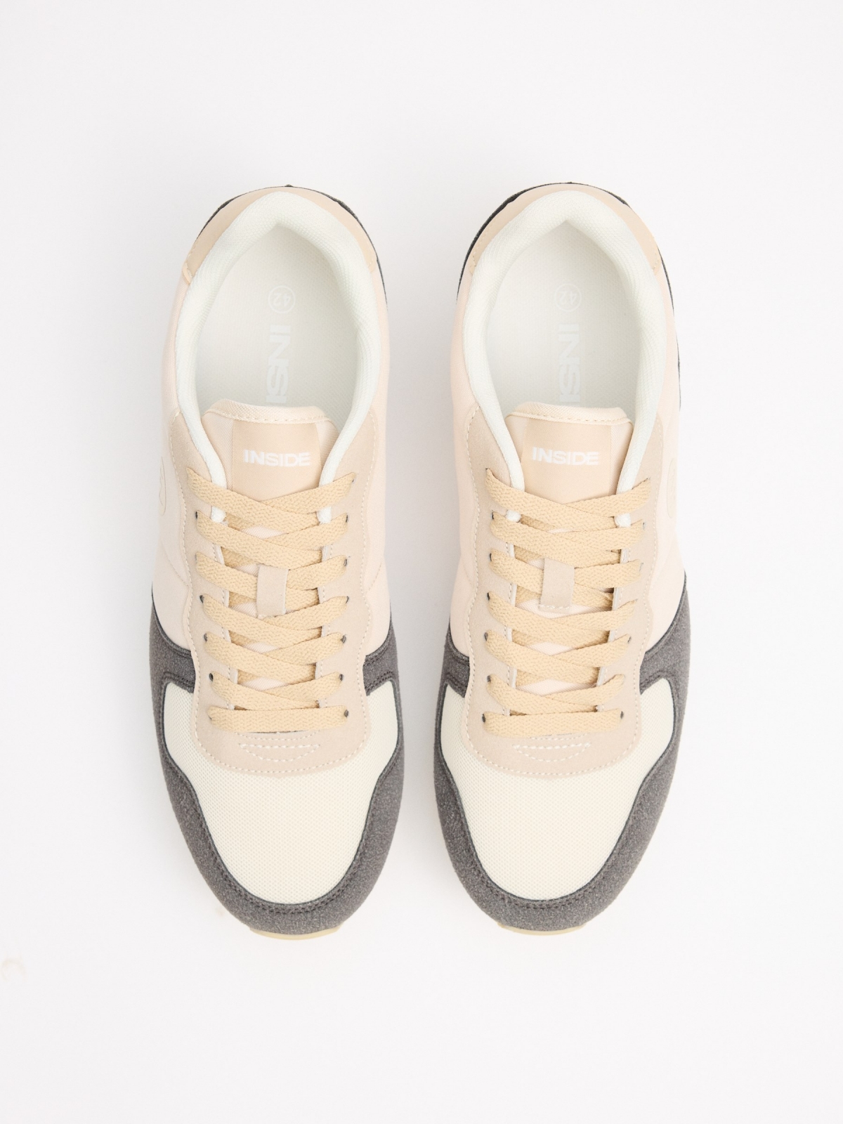 Low casual combined sneakers sand zenithal view