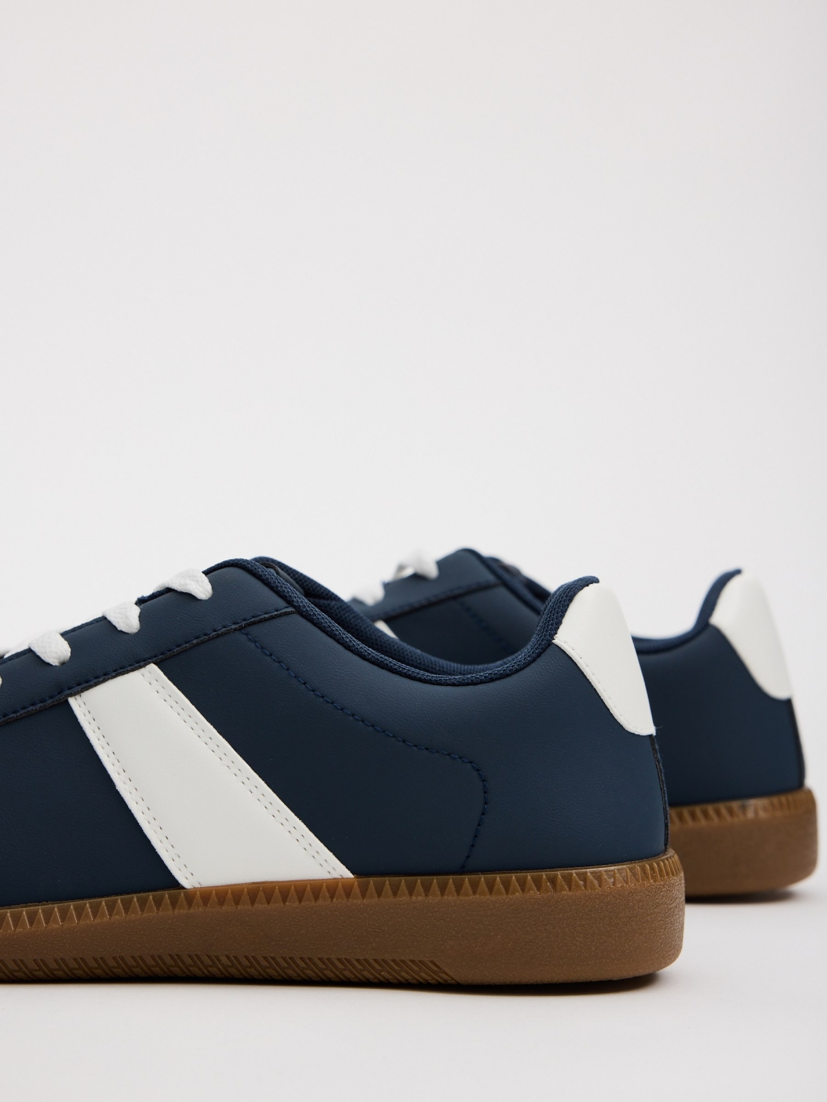 Blue retro low-top sneakers navy detail view