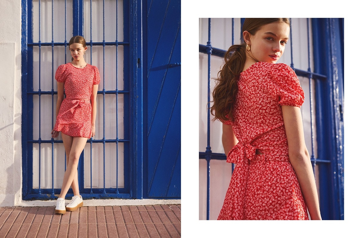 Top floral lazo rojo intenso vista media frontal