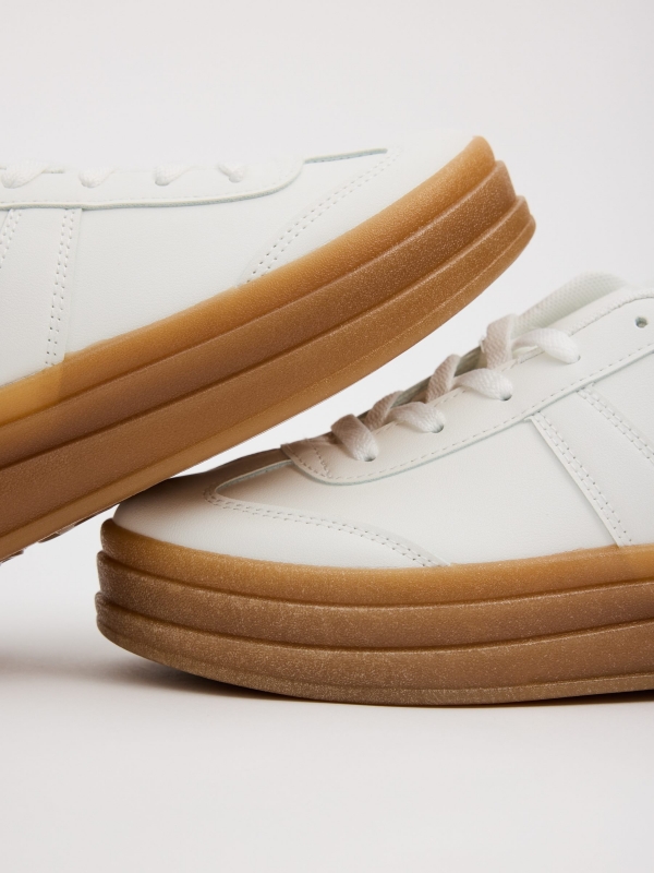 Retro sneakers with platform white detail view