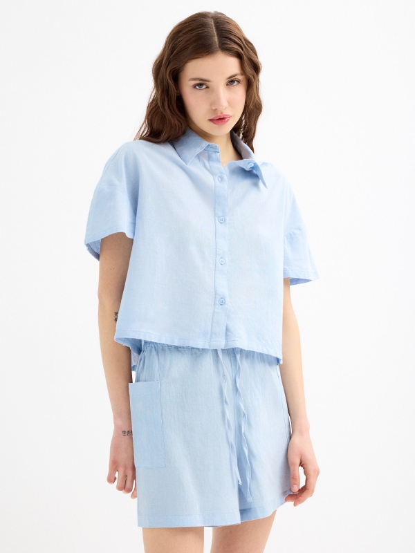 Short sleeve linen crop shirt light blue middle front view