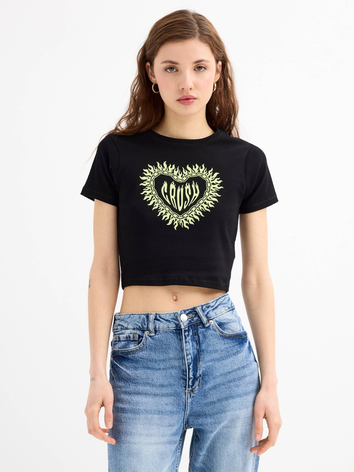 Camiseta cropped manga curta Crush preto vista meia frontal