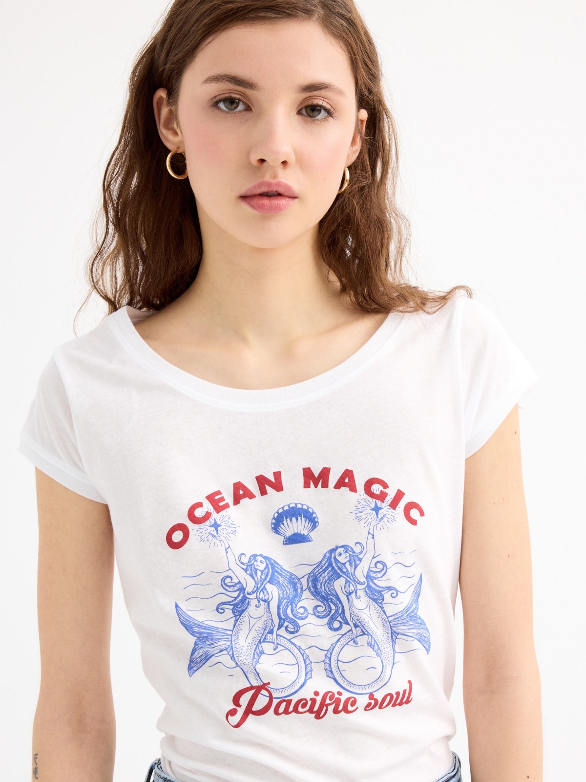 Camiseta de manga curta sereias branco vista detalhe
