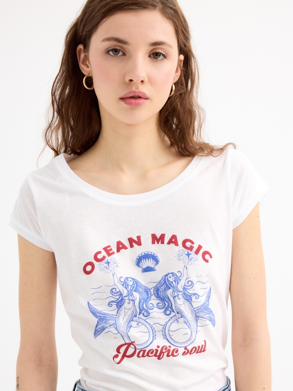 Camiseta manga corta sirenas blanco vista detalle