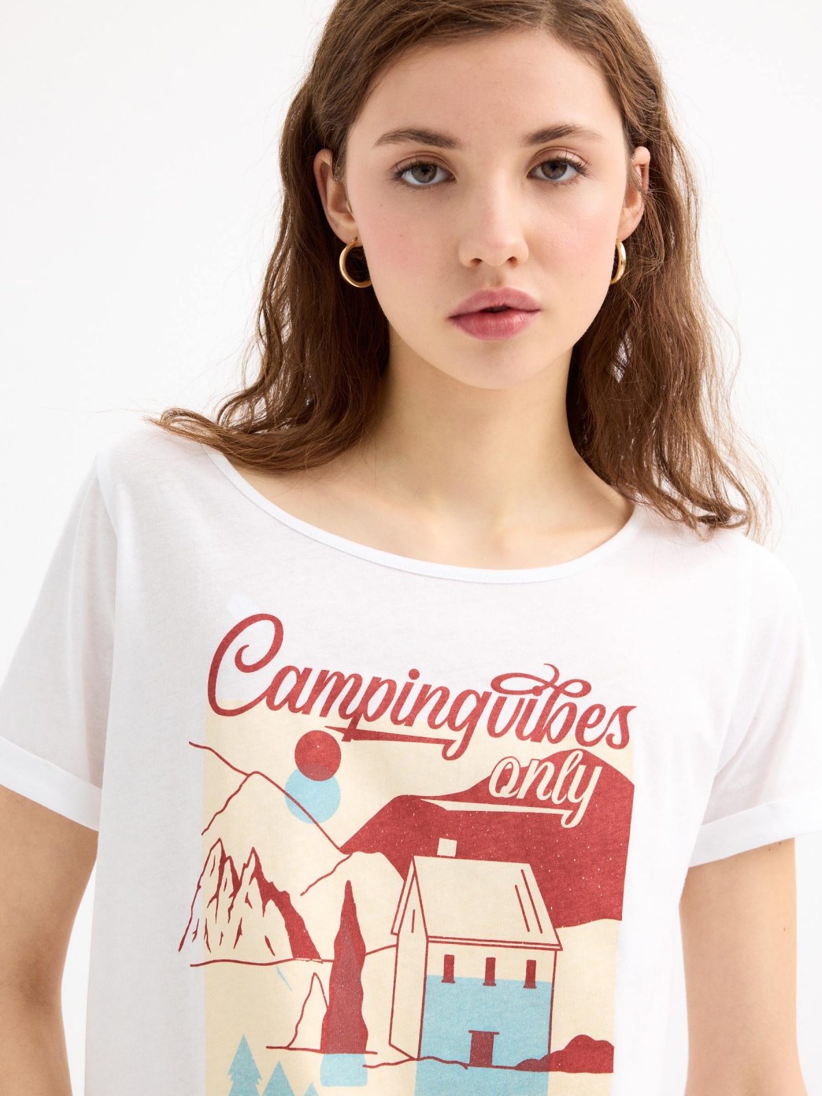 Camiseta manga corta Camping vibes blanco vista detalle