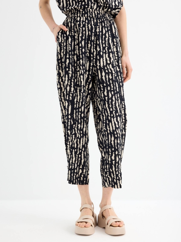 Printed fluid pants black middle front view