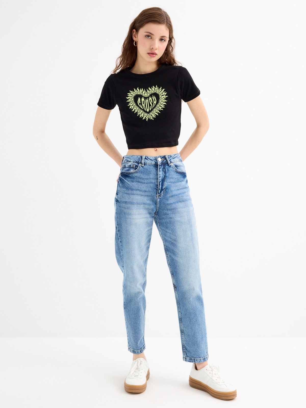 Camiseta crop manga corta Crush negro vista general frontal