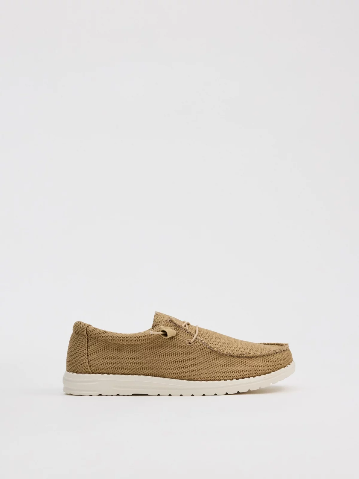 Zapato wallaby lona marrón claro arena vista perfil