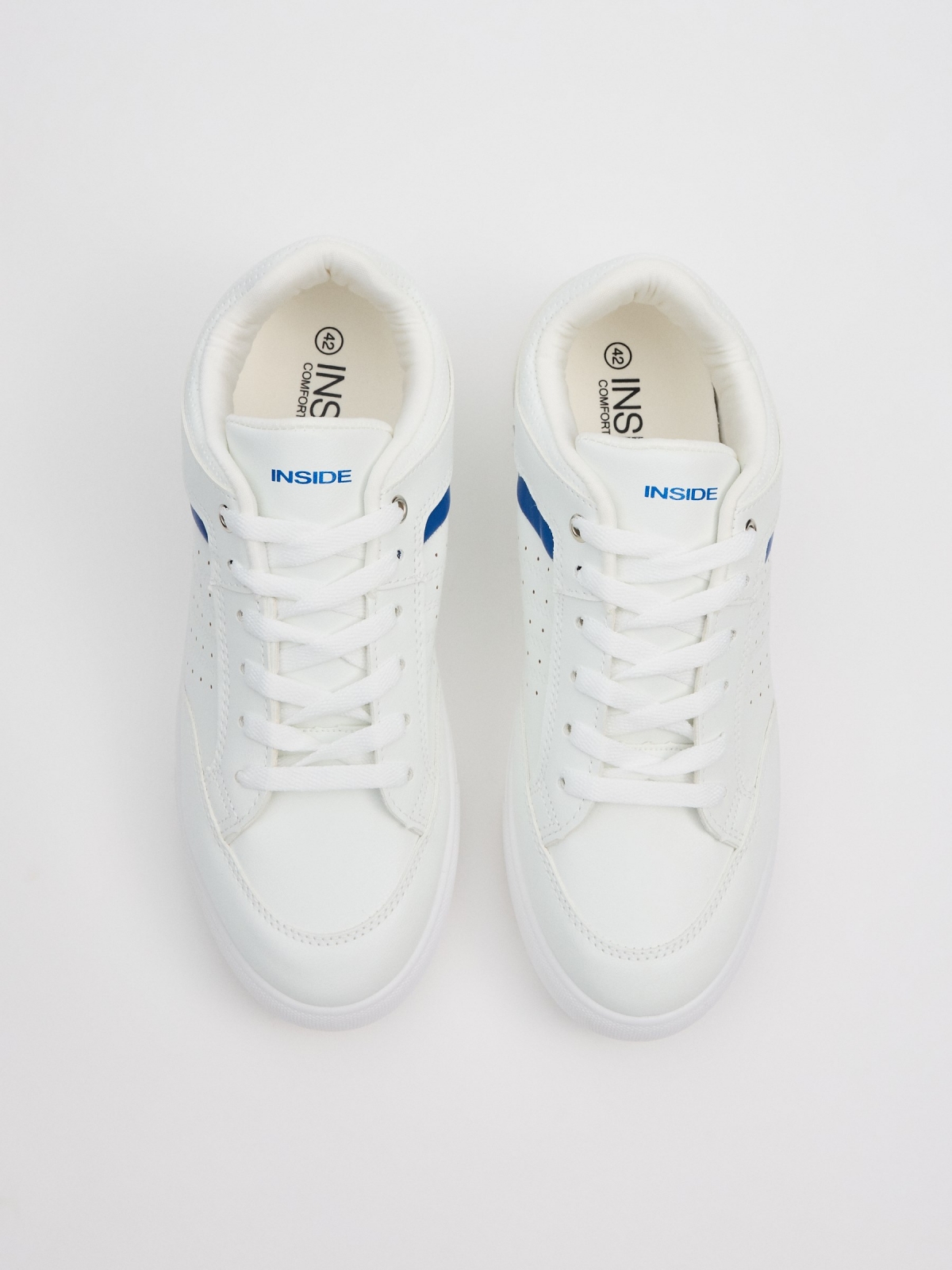 White and blue skater sneakers white zenithal view