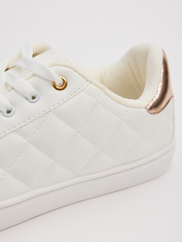 Casual sneaker heel detail white detail view