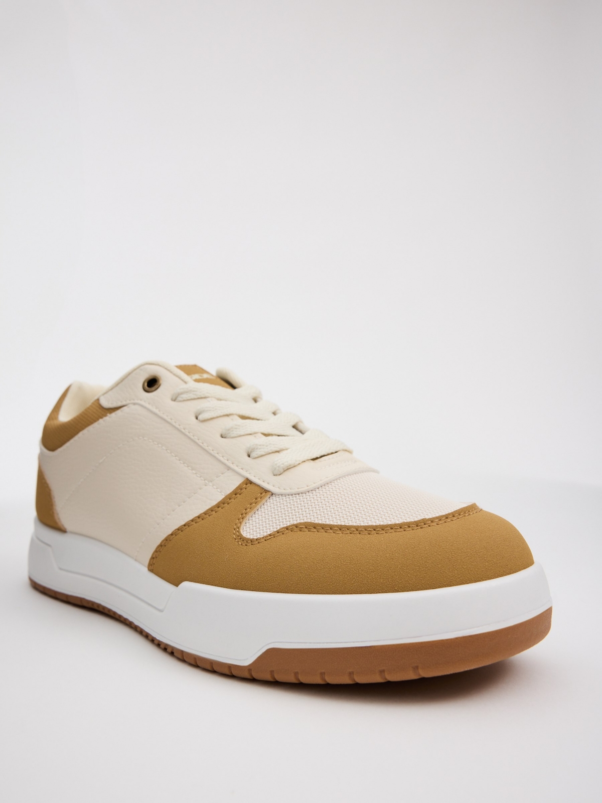 Zapatilla skater beige arena vista detalle