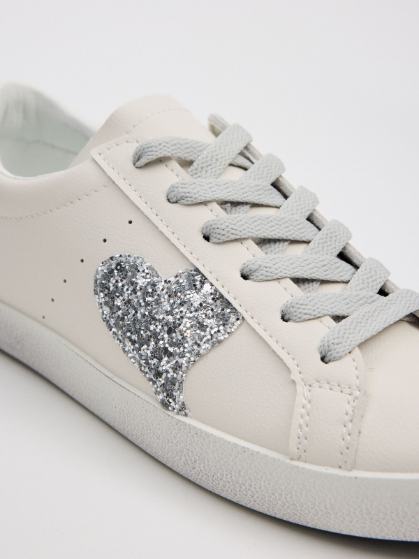 Tênis casual com glitter branco vista detalhe