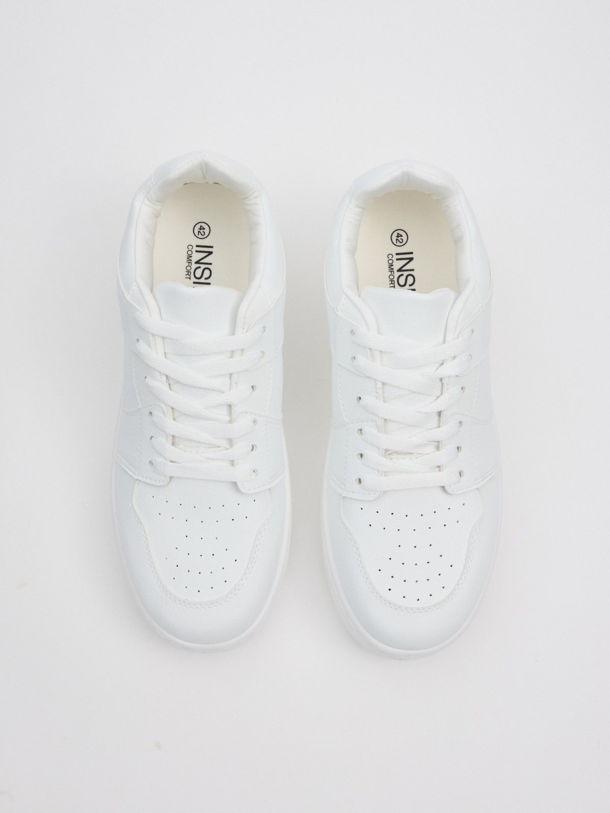 White skater sneaker white zenithal view