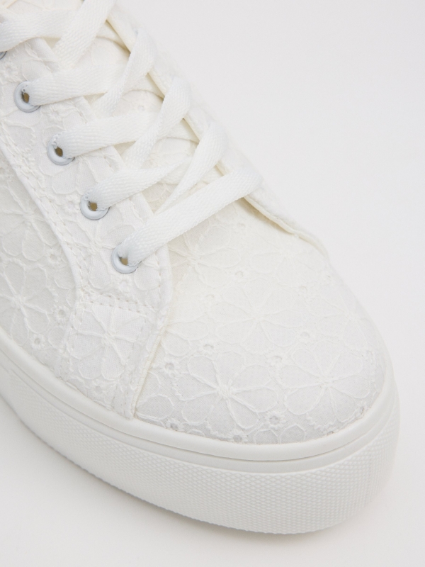 Embroidered canvas platform sneakers white detail view