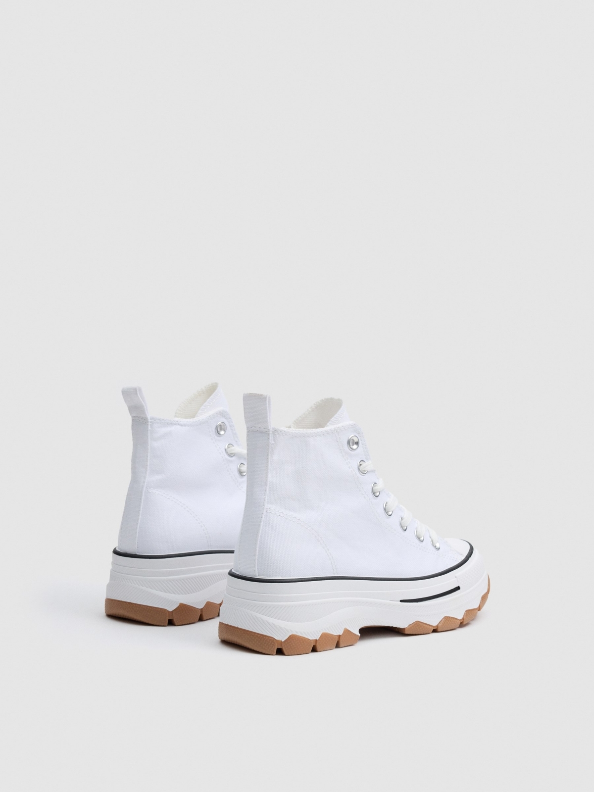 Canvas platform boot white 45º back view