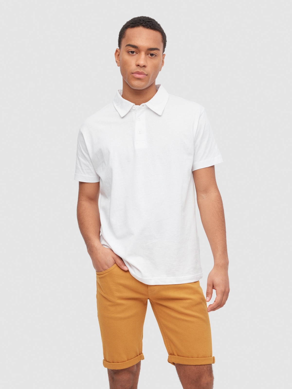 Bermuda denim color amarillo vista media frontal