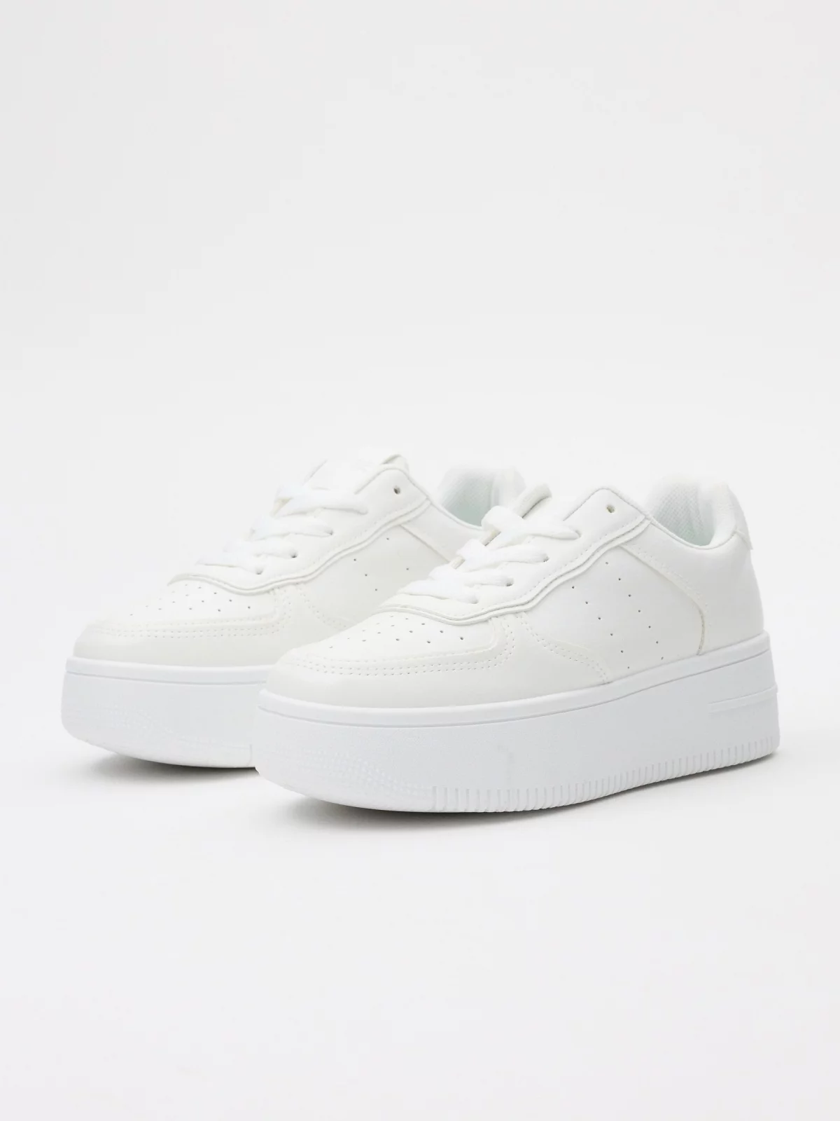 White platform low sneakers white 45º front view