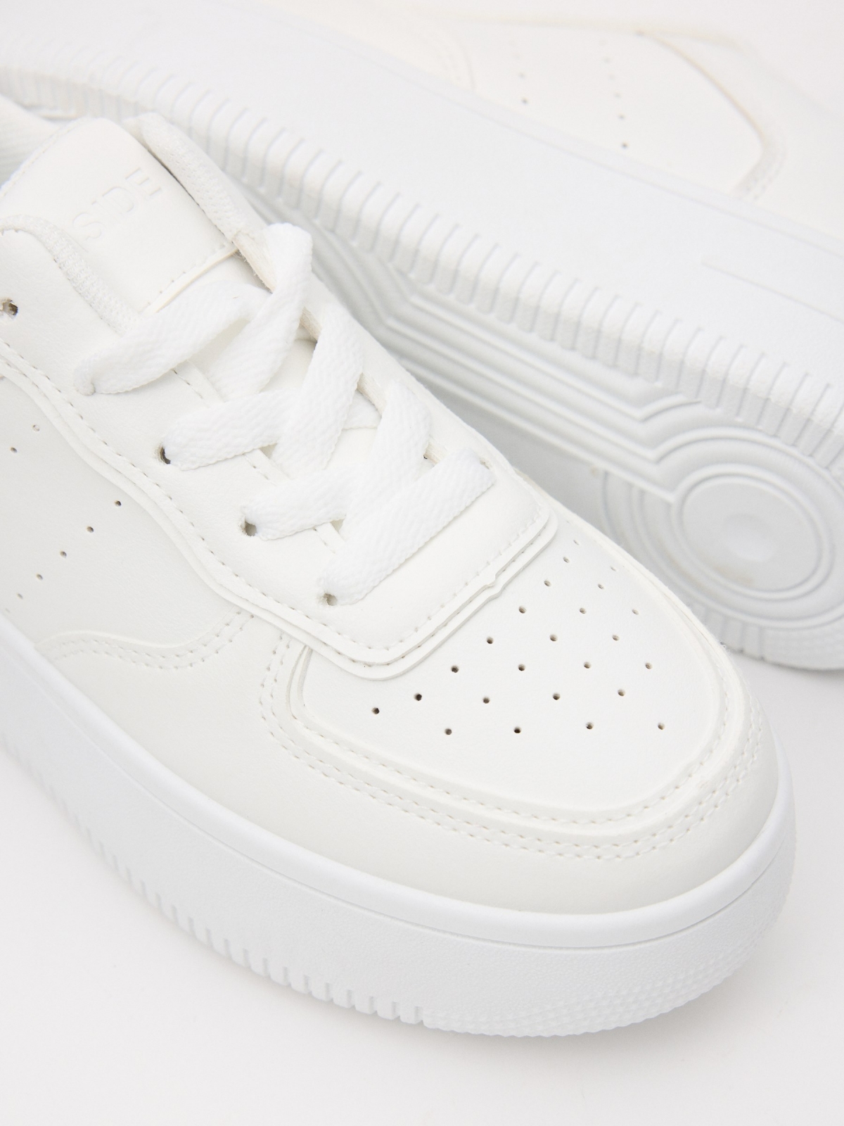 White platform low sneakers white detail view