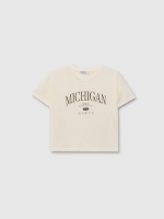 %Pto% Camiseta cropped manga curta Michigan off white vista frontal