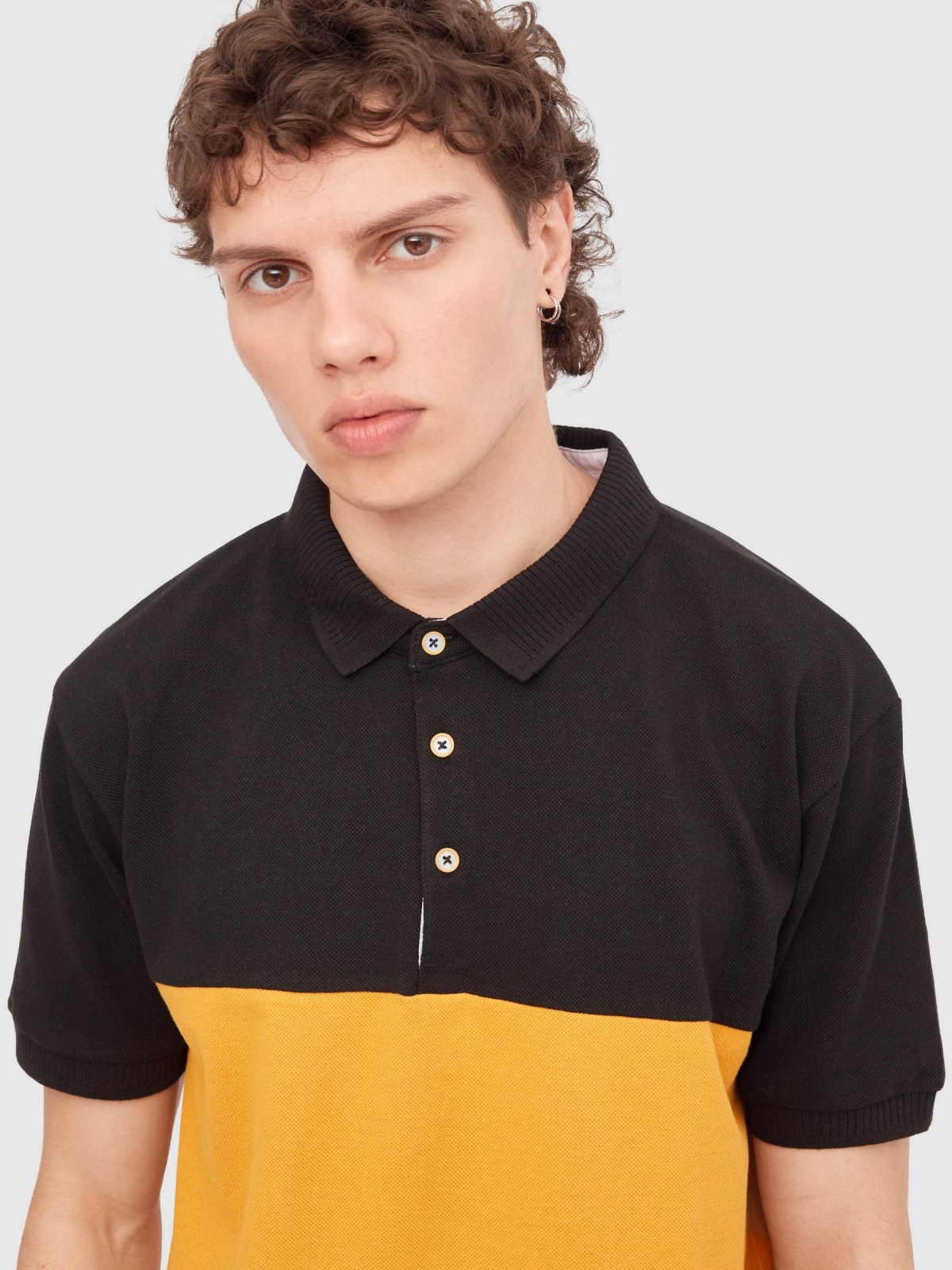 Color Block Polo black detail view