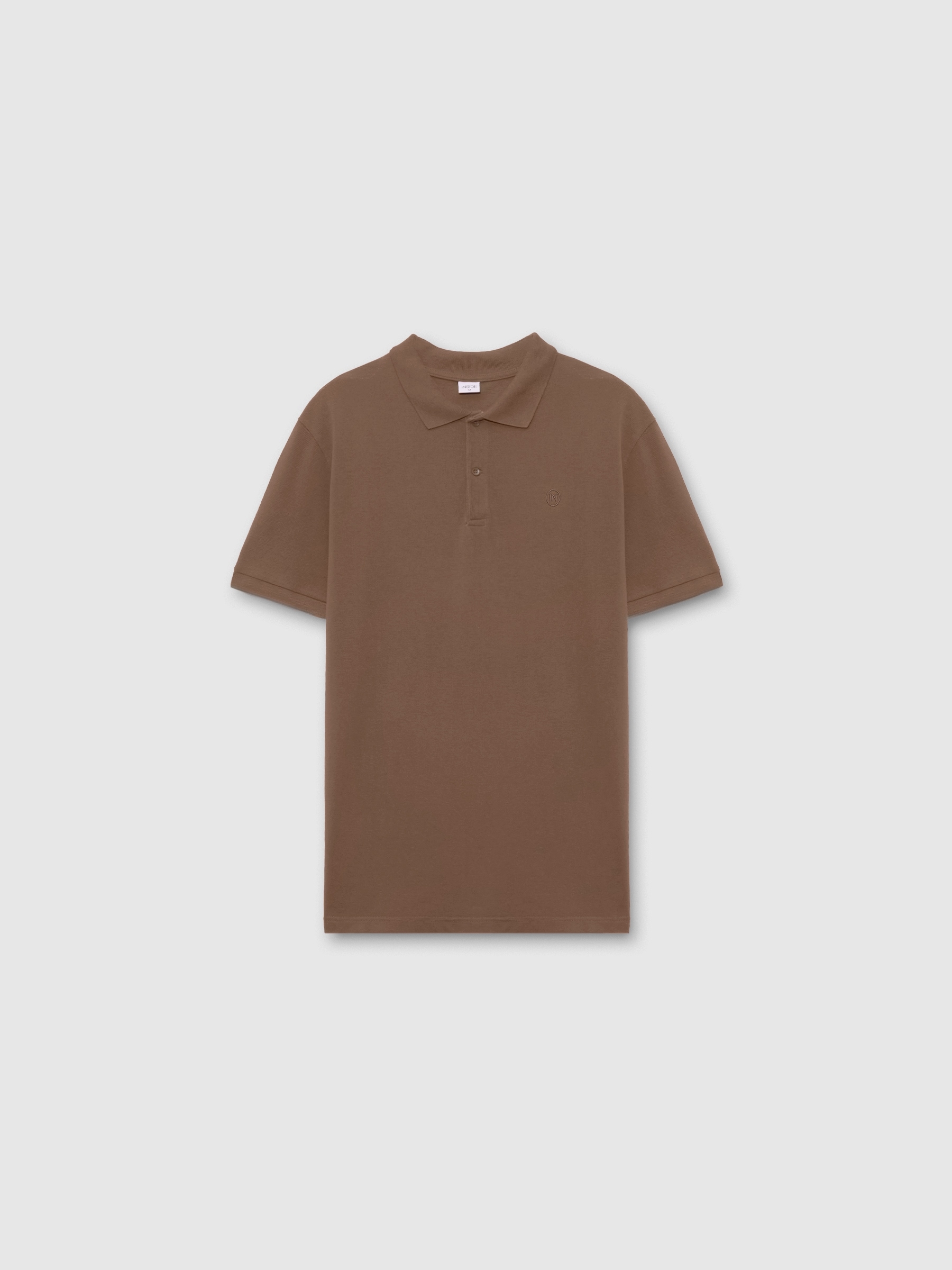 Polo marrom vista meia frontal