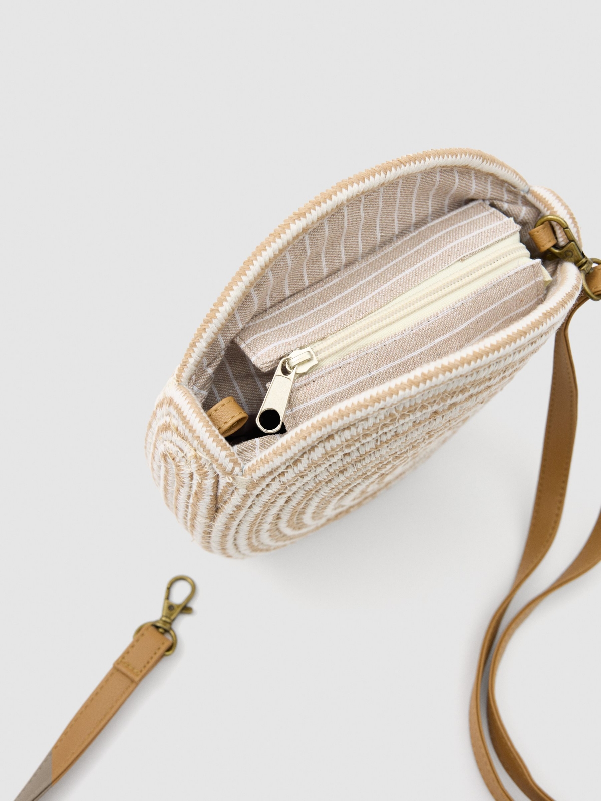 Round rope bag brown interior view