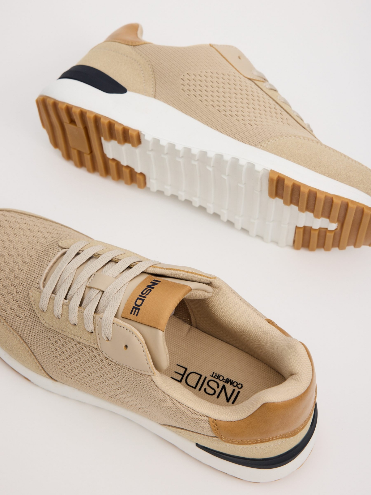 Zapatillas casual running beige arena vista detalle