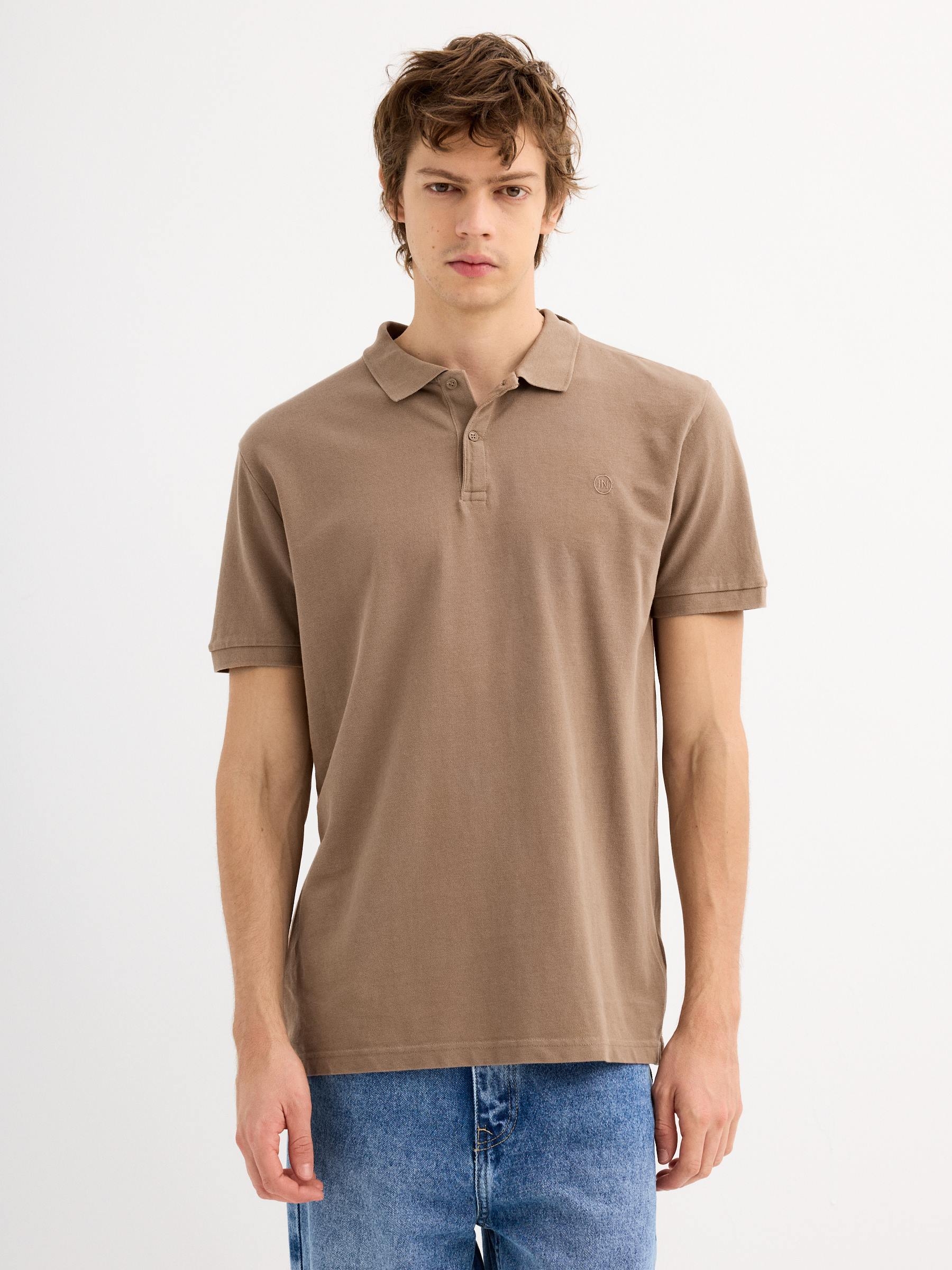 Pole brown middle front view