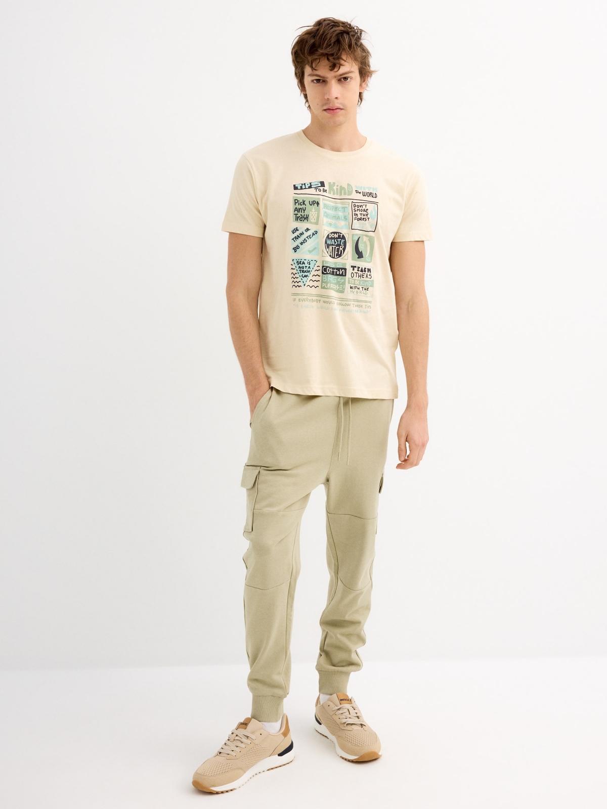 Short sleeve graphic t-shirt sand general front view