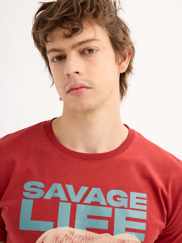 Short sleeve Savage t-shirt brick red detail view