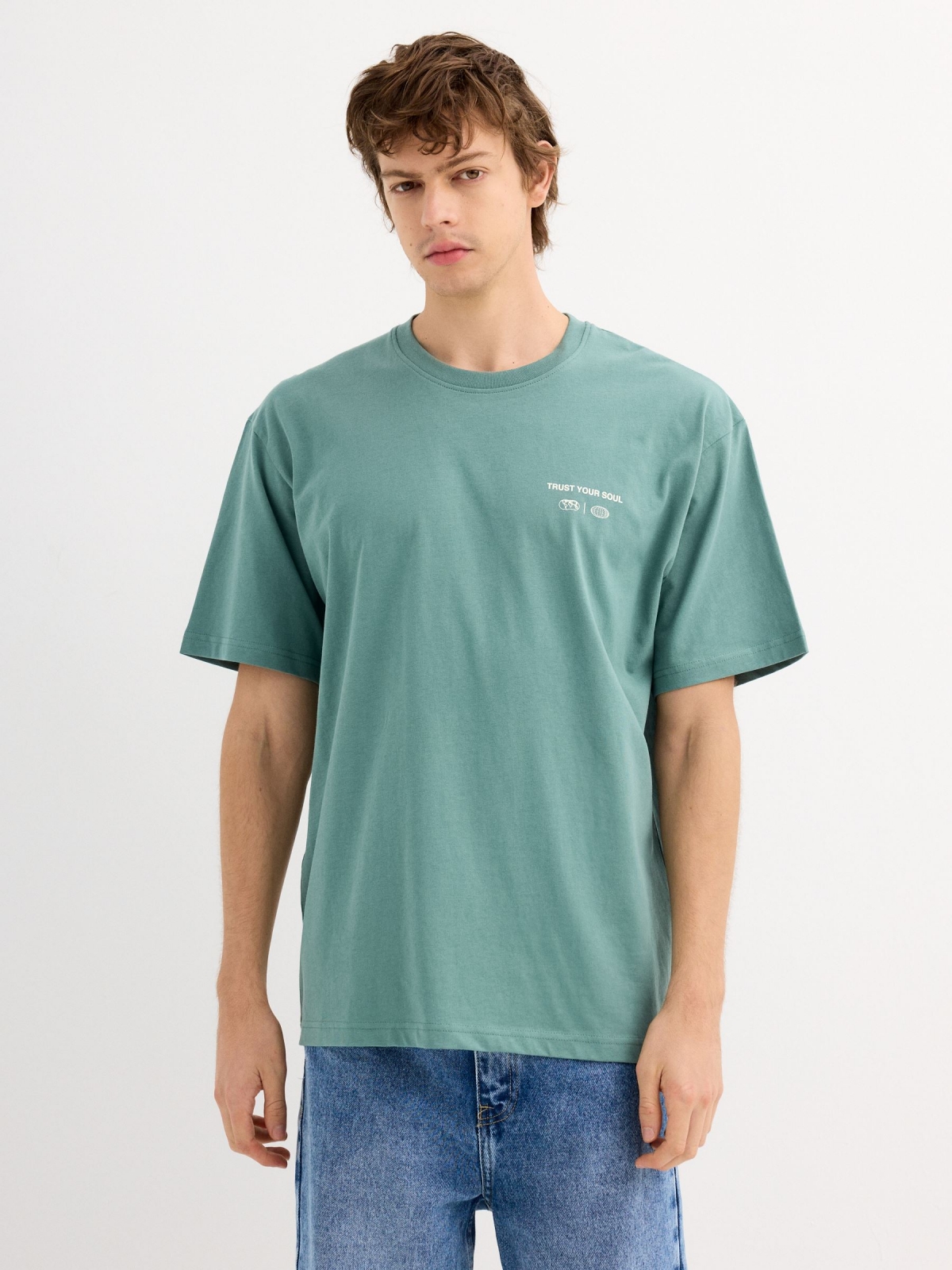 Camiseta Confie na sua Alma verde vista meia frontal