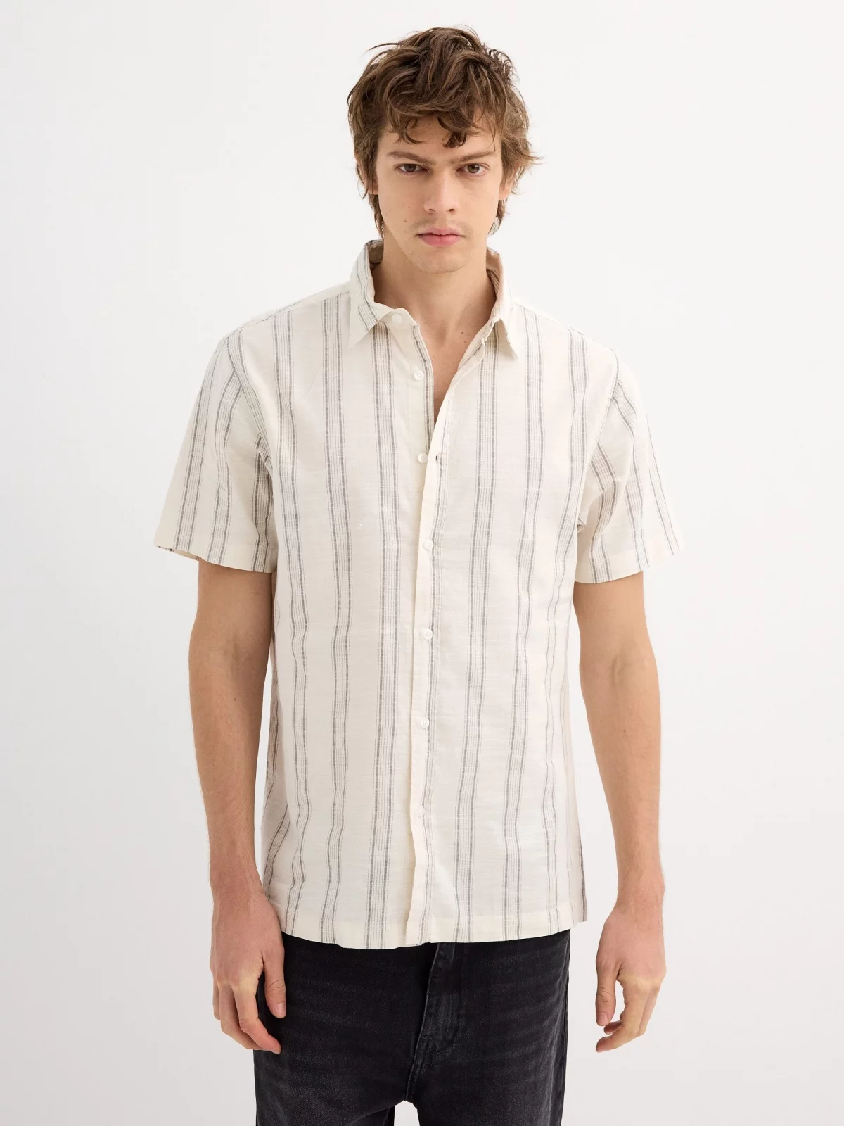 Camisa manga curta rústica listras duplas marfim vista meia frontal