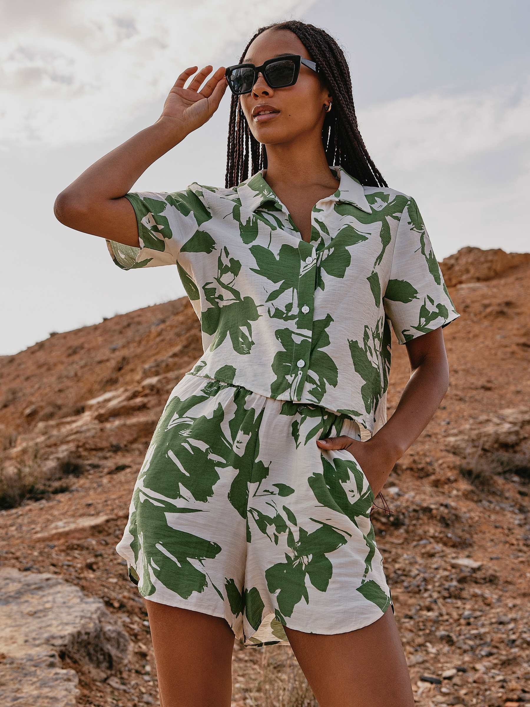 Fluid printed shorts multicolor middle front view