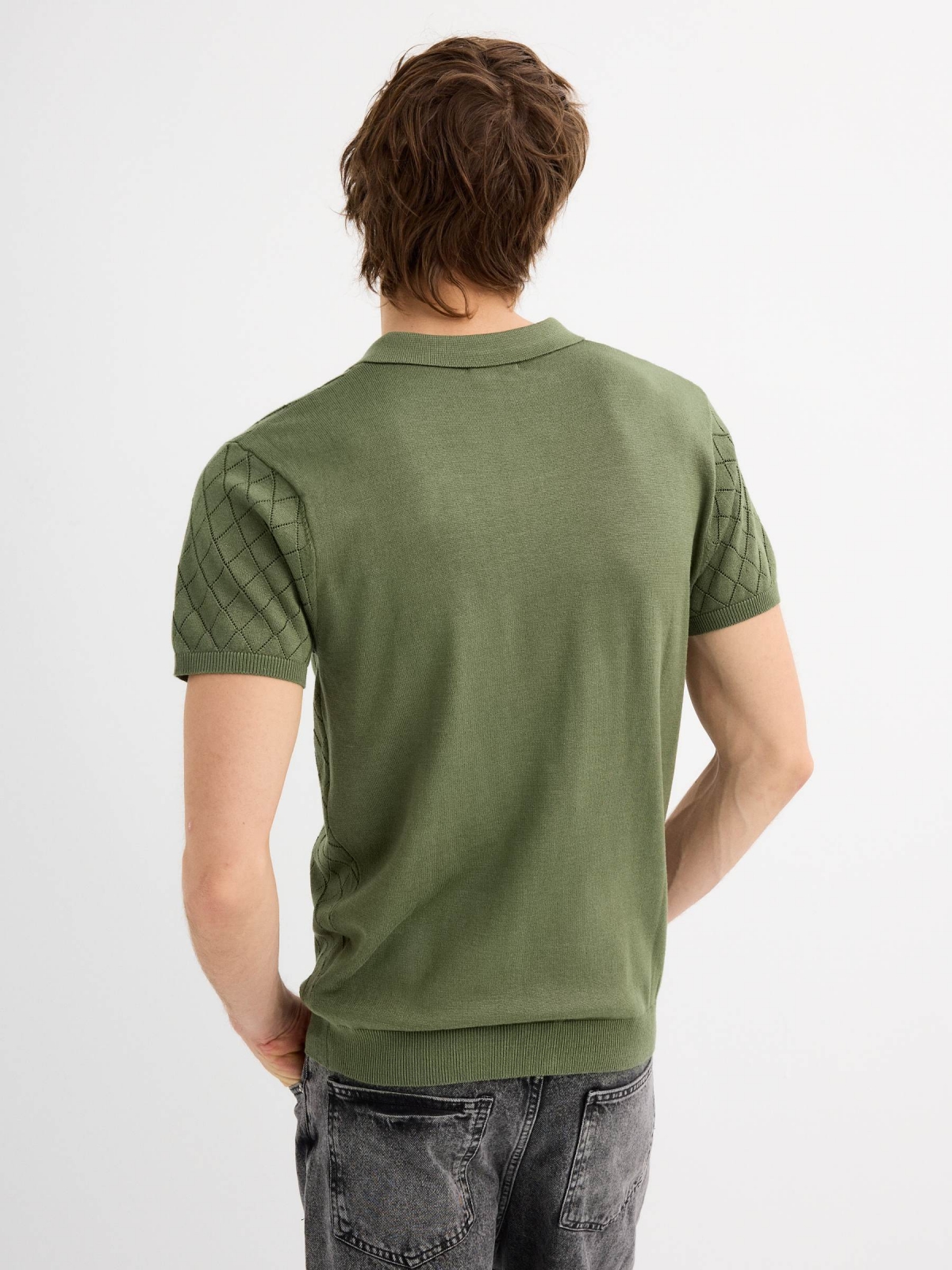 Camiseta manga curta ponto losango verde vista meia traseira