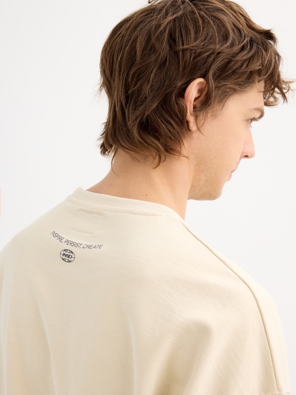 Sudadera sin capucha felpa arena vista detalle