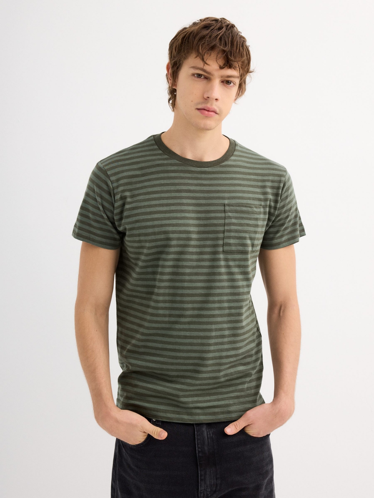 Short-sleeve green striped t-shirt dark green middle front view