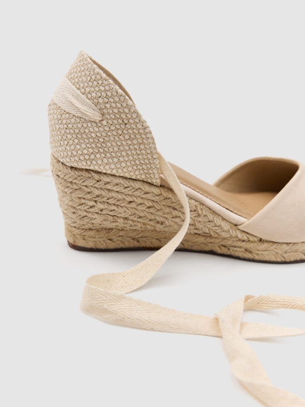 Espadrilha anabela areia vista detalhe