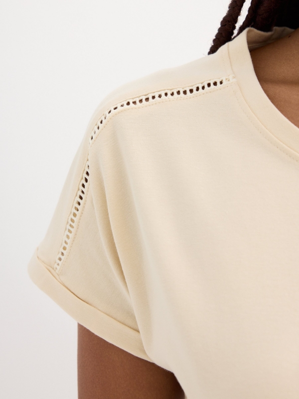 Short-sleeve inset shirt sand detail view