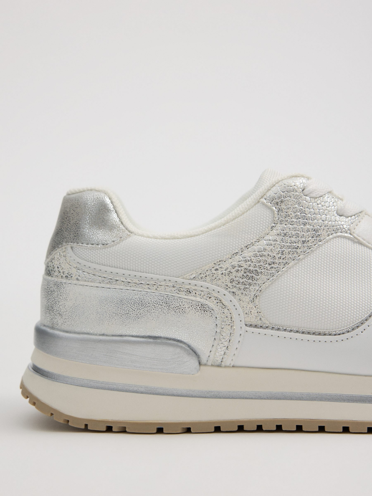 Casual running sneakers white detail view