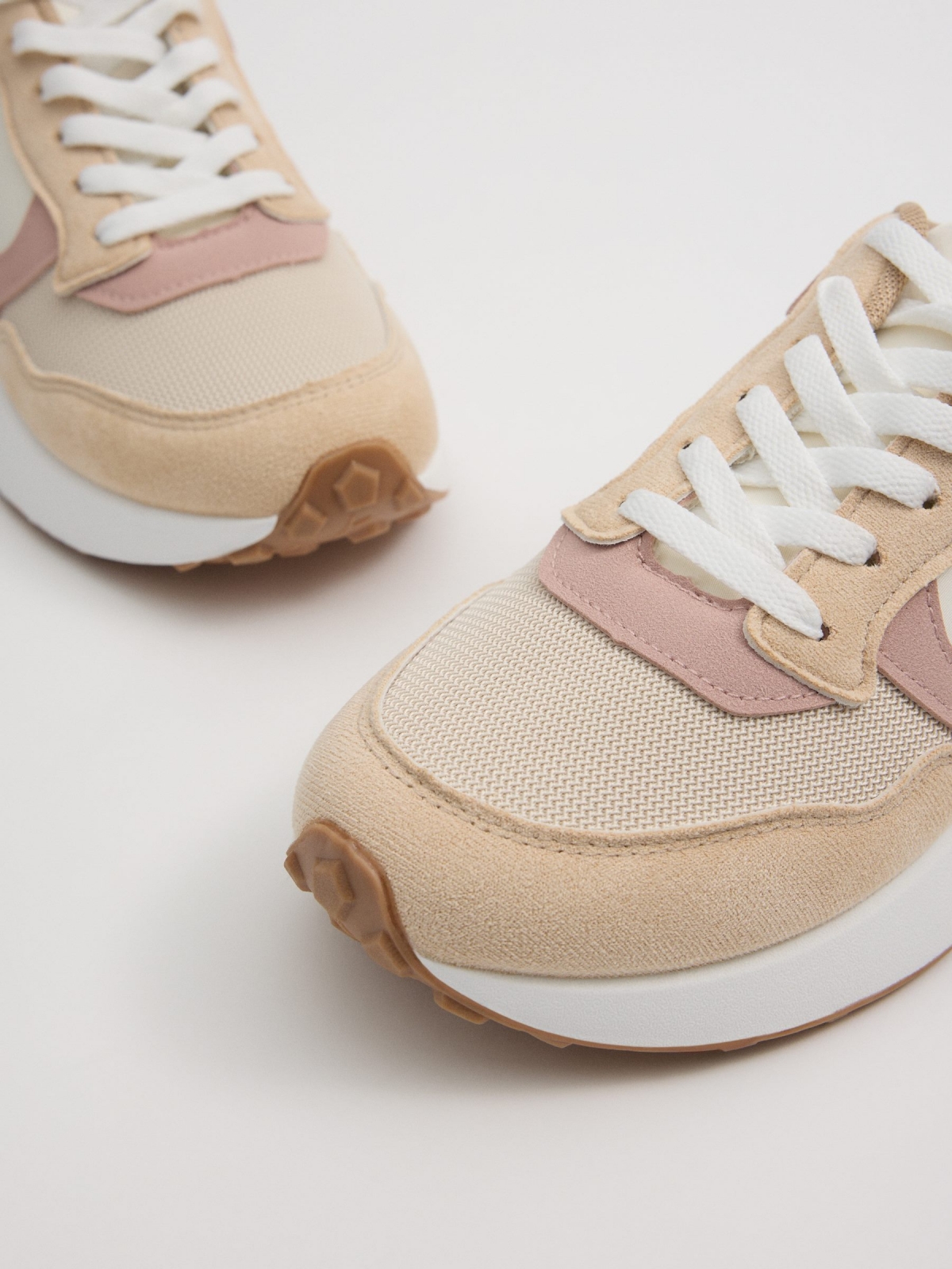 Beige and pink casual running sneakers multicolor detail view